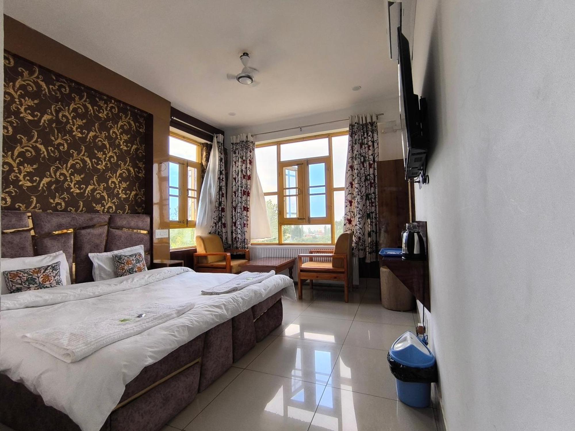 Gulmarg Gs Residency Hotel Exterior photo
